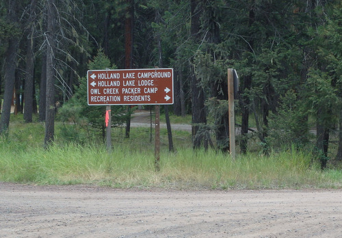 GDMBR: Anything having to do with Holland Lake turns left/north here.